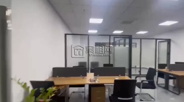 宁波奉化颐高产业园出租128平精装修办公室（内含两个独立办公室）配办公家具