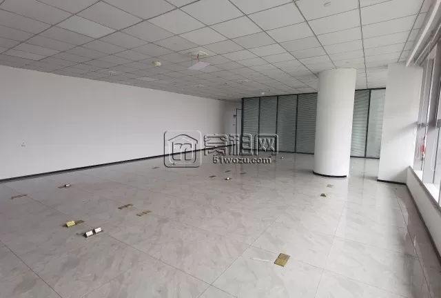 浙江创新中心 459平东南朝向带阳台 超大董事长办公室带独立卫生间加淋浴