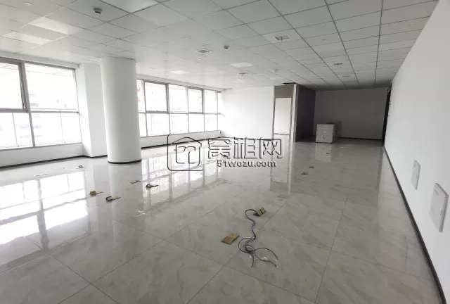浙江创新中心 459平东南朝向带阳台 超大董事长办公室带独立卫生间加淋浴