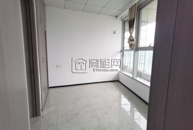 浙江创新中心 459平东南朝向带阳台 超大董事长办公室带独立卫生间加淋浴