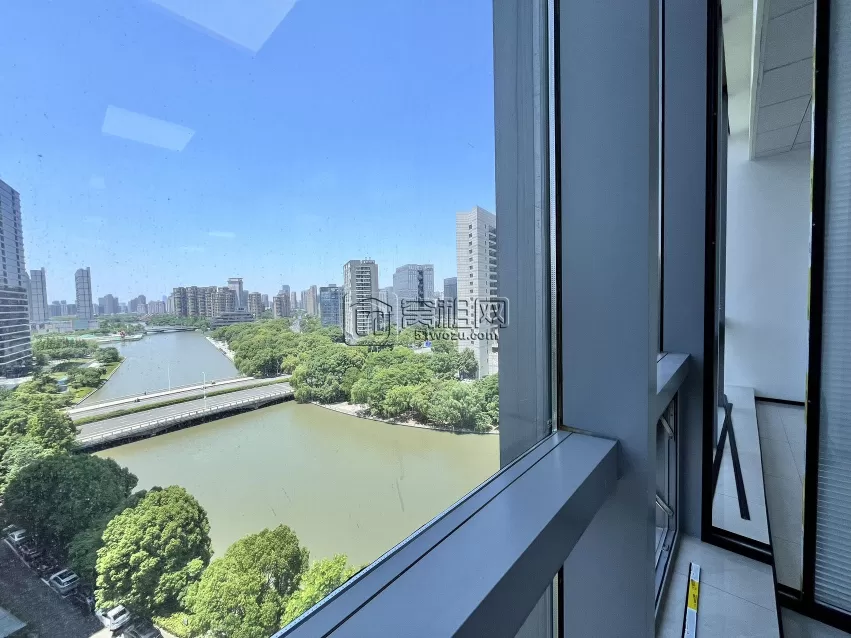 宁波智慧园研发园办公室出租 135平，5950月 2个隔间、河景房