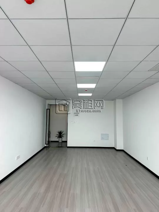 集士港69平小面积办公室出租特价2200元/月