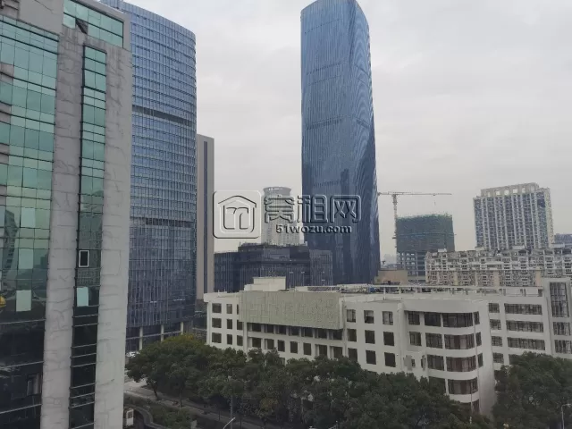 宁波鄞州区写字楼会展中心128平 办公室出租，3500元2隔间  独立空调 干净清爽 性价比高