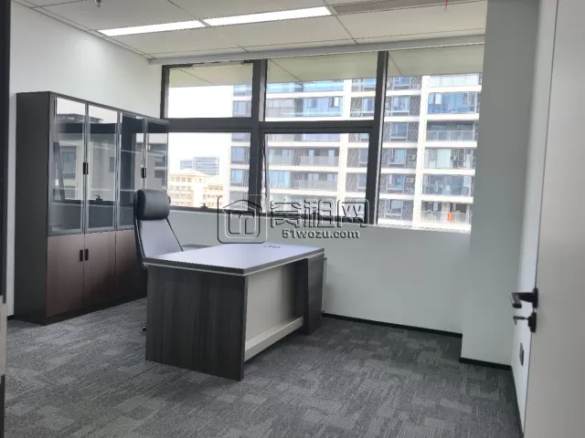 慈城中心写字楼88平配家具出租