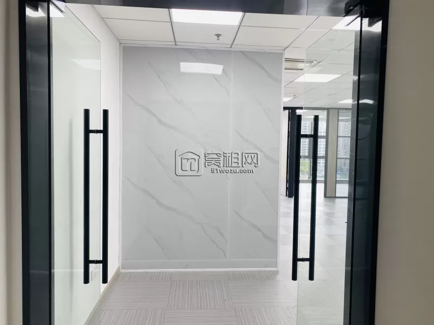 宁波地铁3号线樱花公园站出口写字楼东航大厦140平 两个隔间办公出租