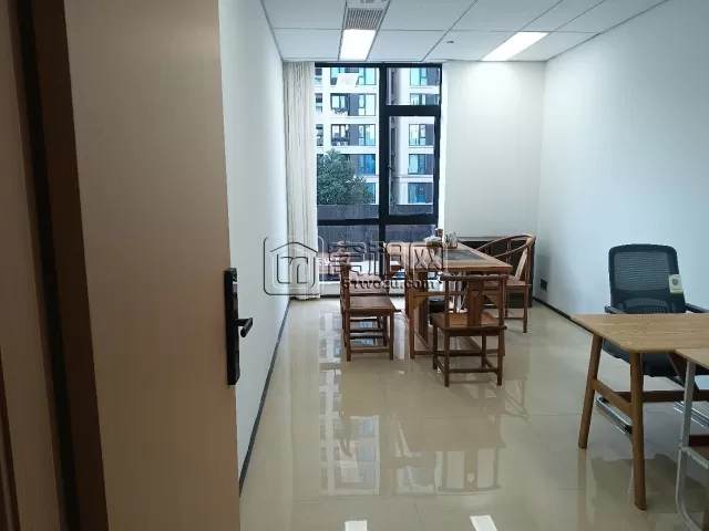 镇海庄市柒柒里出租2500/月落地窗采光超级好
