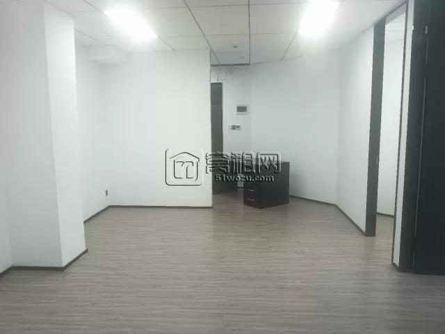 镇海庄市柒柒里写字楼出租82平米3650元一个月豪华装修，独立中央空调个隔间，可配家具