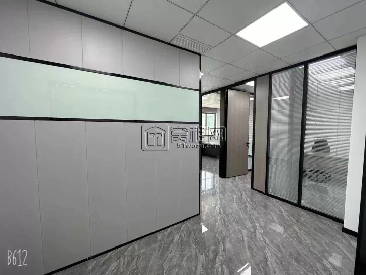 高桥芦港写字楼出租恒迈科创园50平精装修办公室 户型方正，带家具