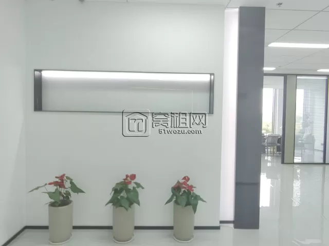 万科云谷中心 160平地铁口位置精装样板间～西朝向2隔间写字楼出租