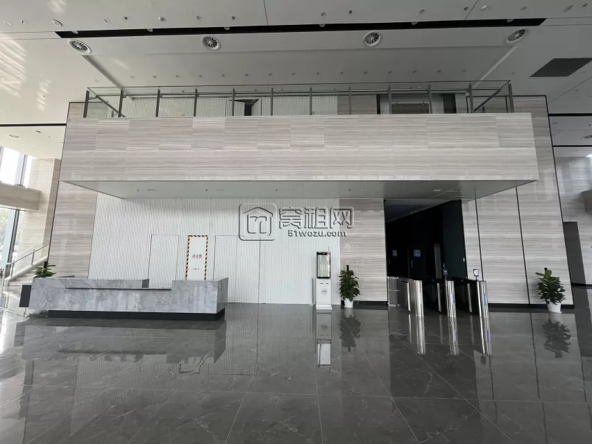 宁波前洋商务中心办公楼305平方东北朝向 12988元/月出租