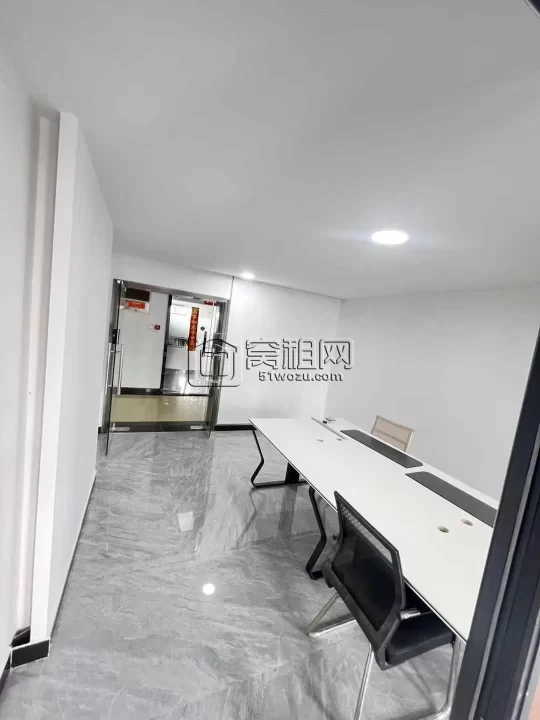 海曙区中央商座大厦45平全新装修，可配家具出租
