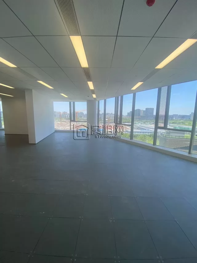 东部新城地铁7号线东品大厦出租400平米办公室