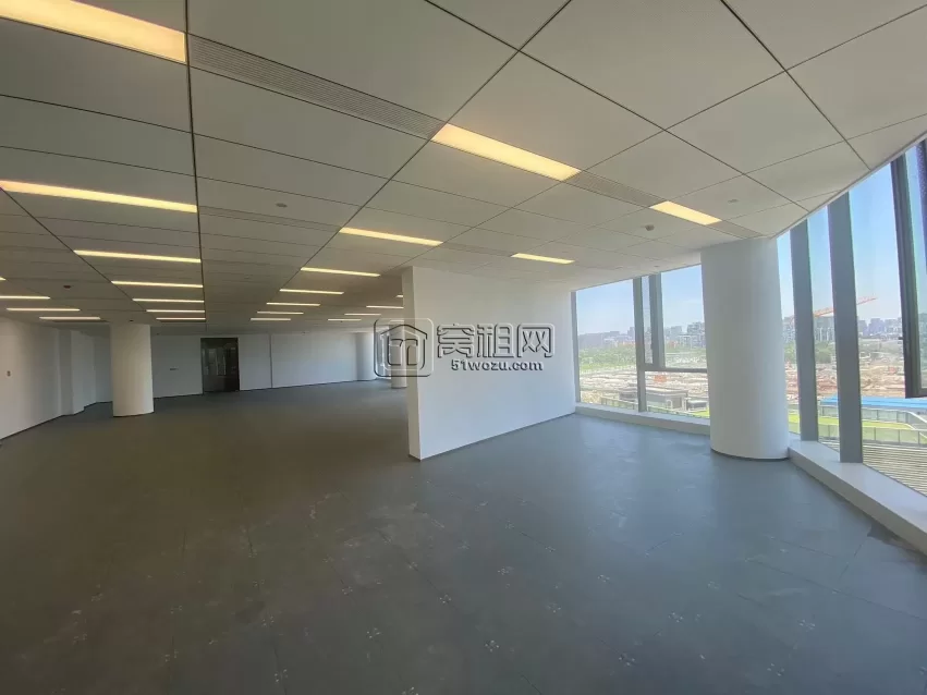 东部新城地铁7号线东品大厦出租400平米办公室