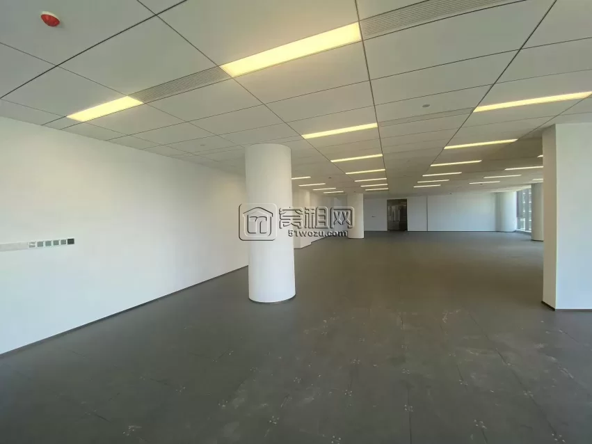 东部新城地铁7号线东品大厦出租400平米办公室