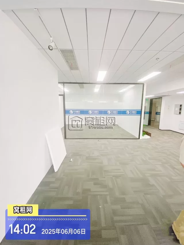 高新区奥创中心写字楼400平米精装修有隔间办公室出租