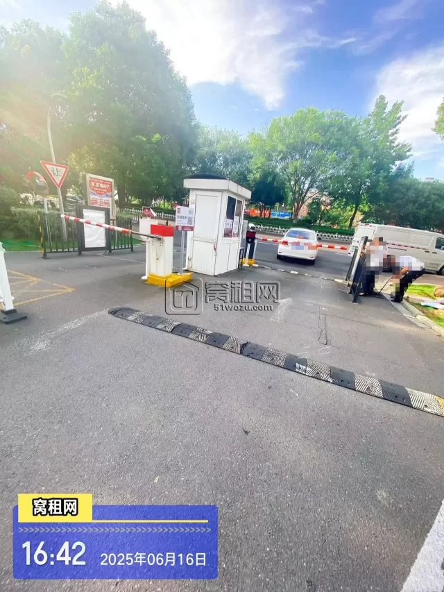宁波汽车东站附近东城国际大厦停车收费