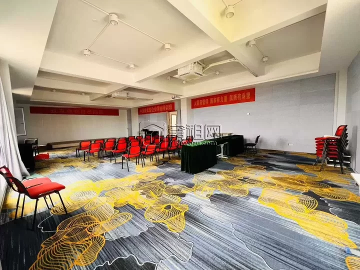 宁波机场附近500平商学院装修 三隔间有阳台带空调  厂房价格0.85含税开票
