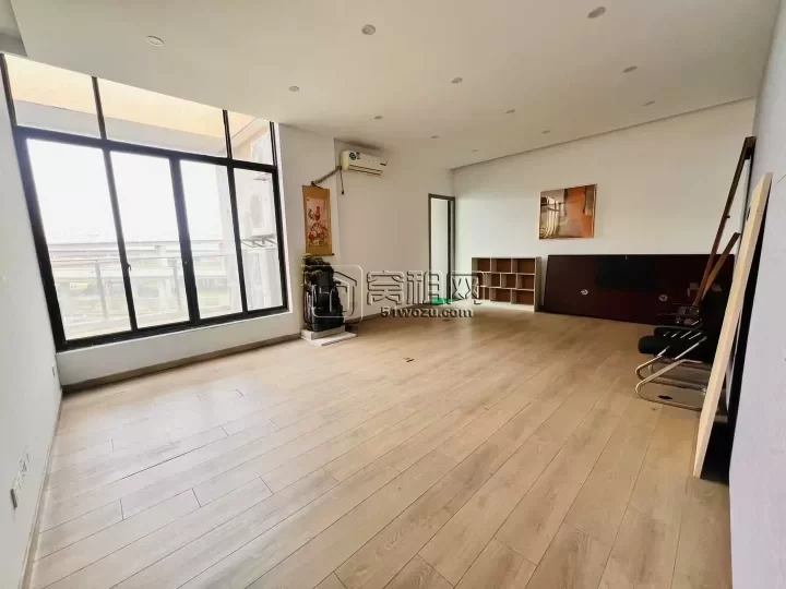 宁波机场附近500平商学院装修 三隔间有阳台带空调  厂房价格0.85含税开票