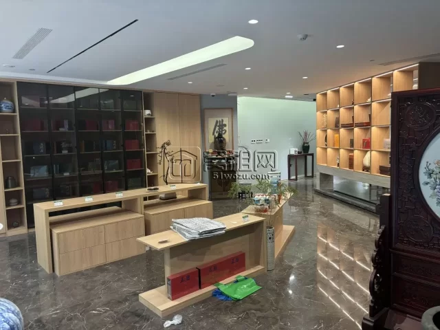 鄞州万达附近一楼沿街商铺300m²豪华装修直接出租