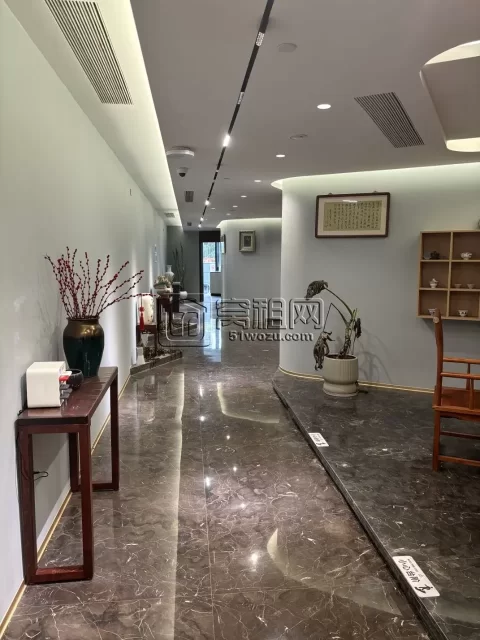 鄞州万达附近一楼沿街商铺300m²豪华装修直接出租