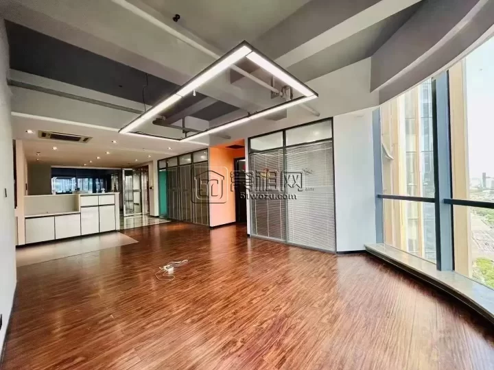 南部商务区地铁口国骅大厦350平出租西南双面采光，适合直播，电商类型，单价1.45