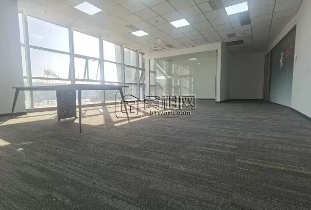 宁波镇海慧谷电商直播基地204平出租  朝南落地窗，室内2个隔间，2扇门
