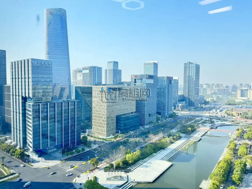 宁波1号线和5号线地铁口环合中心68平小面积办公室出租配置办公家具拎包入驻6100元一个月