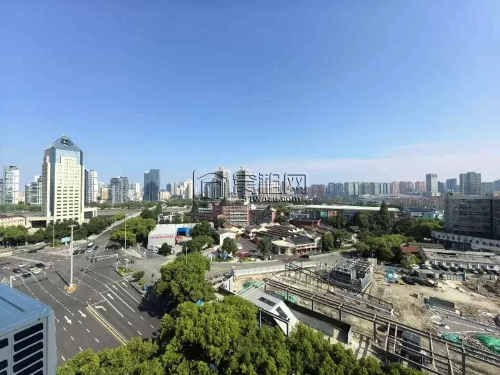 宁波海曙区长春大厦出租全新装修55平，定制隔断配家具，2500元/月