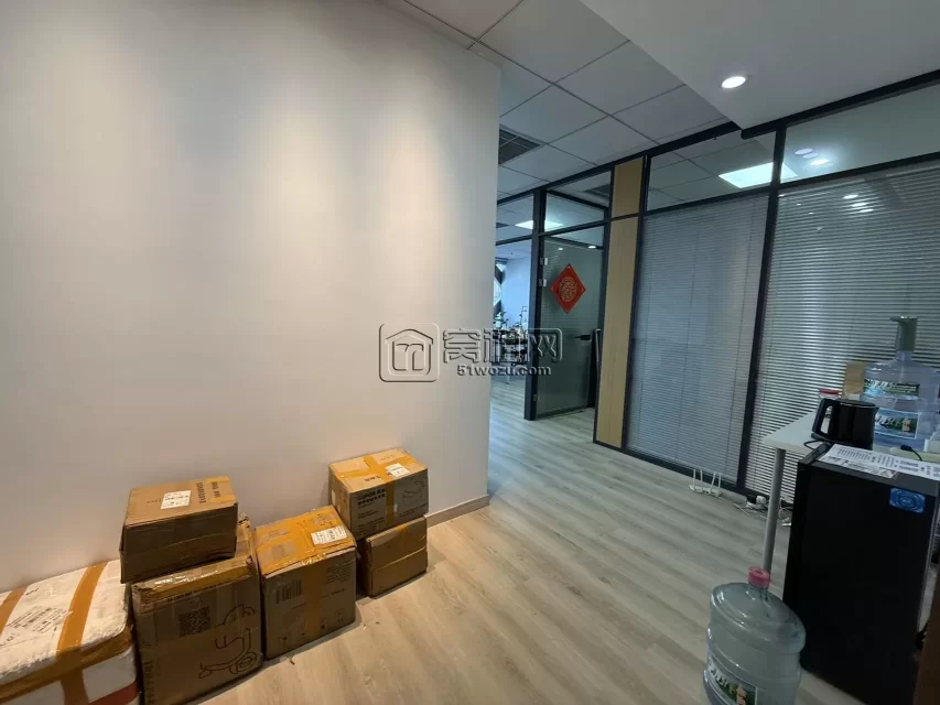 鄞州南部商务区二期海运大厦115平出租，租金价格5110元/月
