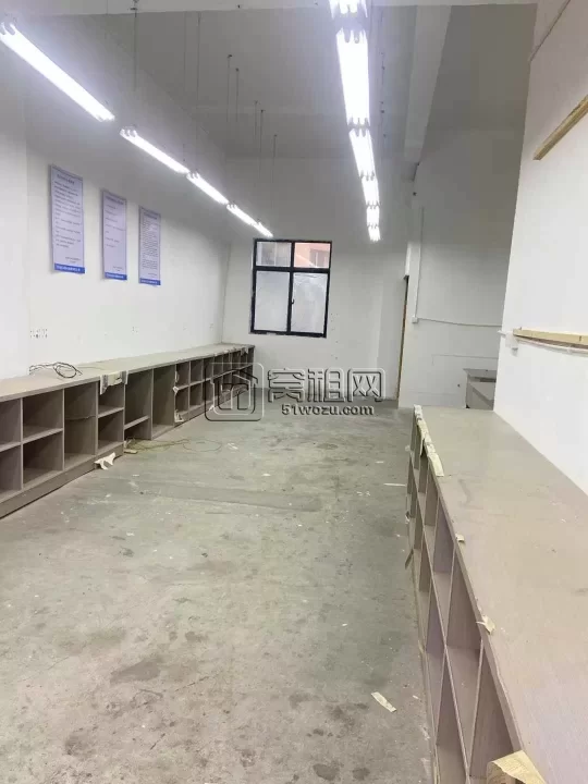 宁波高桥店铺面积82平出租位置在派出所对面