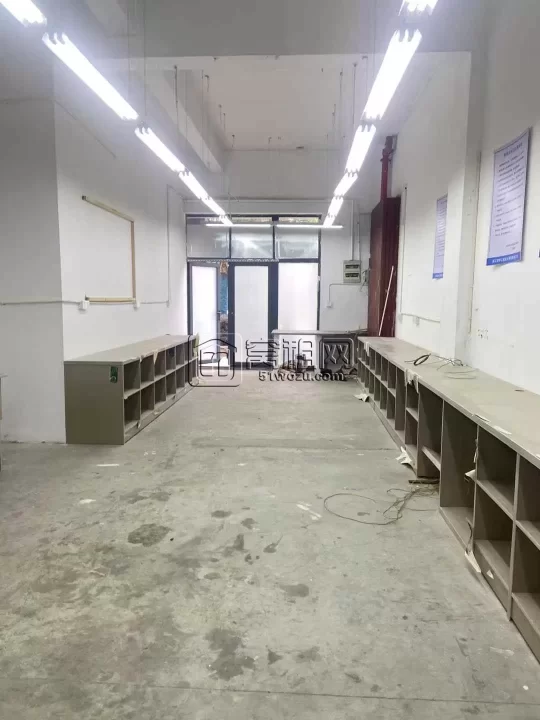 宁波高桥店铺面积82平出租位置在派出所对面
