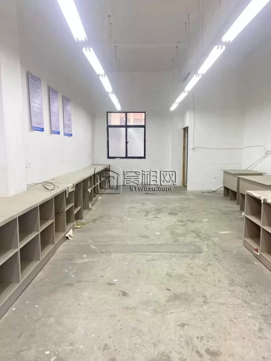 宁波高桥店铺面积82平出租位置在派出所对面