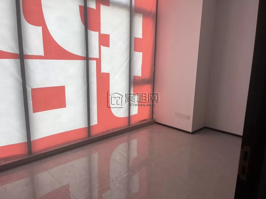 江北洪塘141平精装写字楼出租全新精装修3隔间/东朝向