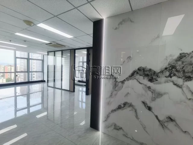 南部商务区鸿安大厦125平米精装修办公室出租6000元一个月