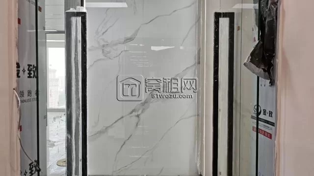宁波高铁站北广场100米星悦中心大厦103 m²，高层视野超好，精致装修