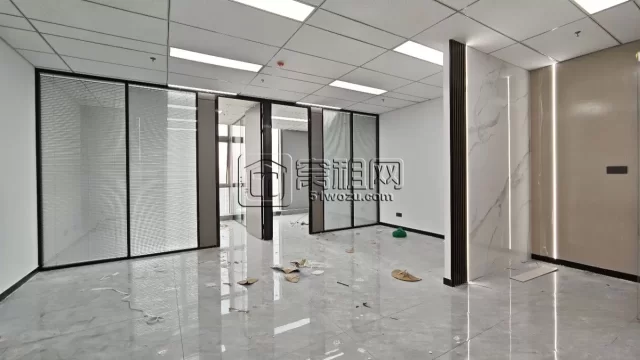 宁波高铁站北广场100米星悦中心大厦103 m²，高层视野超好，精致装修