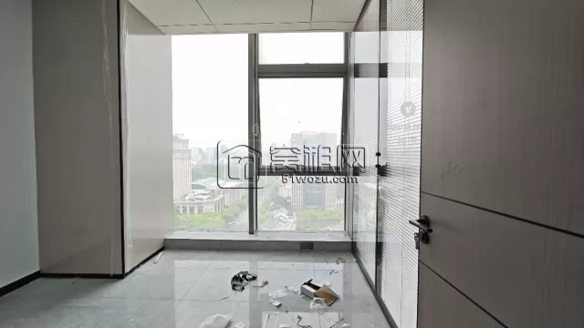 宁波高铁站北广场100米星悦中心大厦103 m²，高层视野超好，精致装修