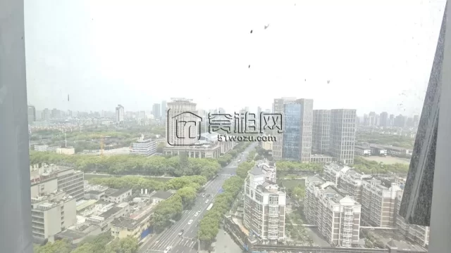宁波高铁站北广场100米星悦中心大厦103 m²，高层视野超好，精致装修