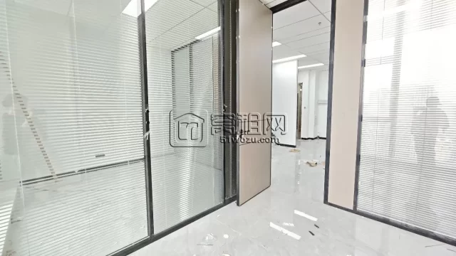宁波高铁站北广场100米星悦中心大厦103 m²，高层视野超好，精致装修