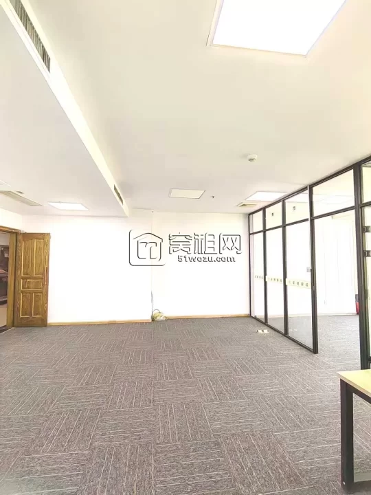 海曙区白云街道金都国际大厦94平朝南写字楼出租4600元每月
