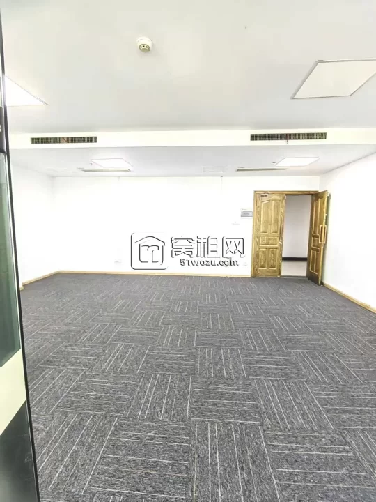 海曙区白云街道金都国际大厦94平朝南写字楼出租4600元每月