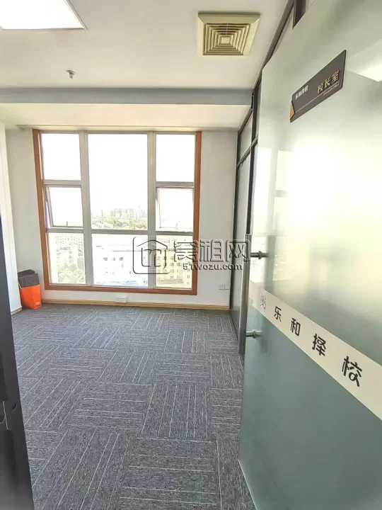 海曙区白云街道金都国际大厦94平朝南写字楼出租4600元每月