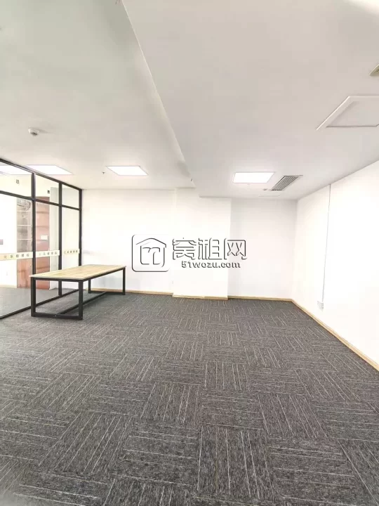海曙区白云街道金都国际大厦94平朝南写字楼出租4600元每月