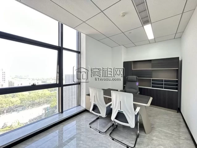 高新区凌云大厦对面环领未来123平精装带两隔间5800/月，全套家具