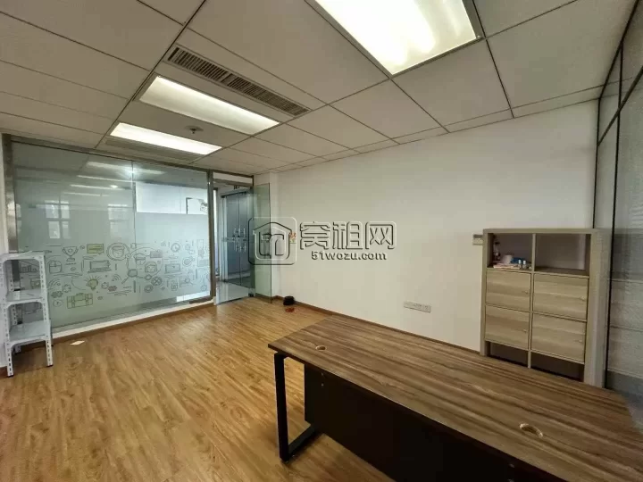 南部商务区水街对面迪趣大厦朝南小面积65平写字楼出租2800一个月