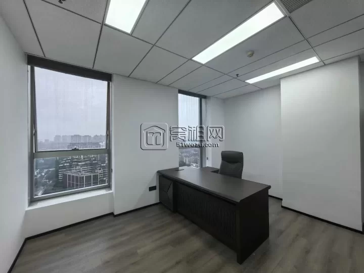 慧和大厦出租200平全新精装修，3个隔间带家具出租