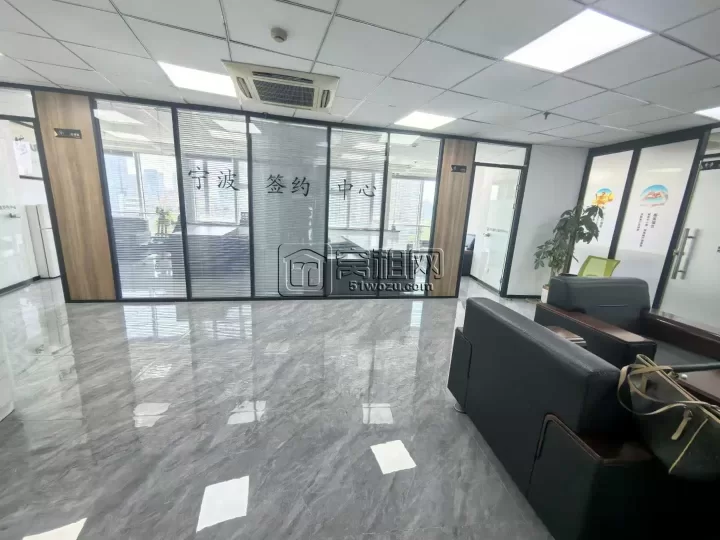 宁波市中心鼓楼地铁口 恒隆中心出租朝南160平办公室拎包入住