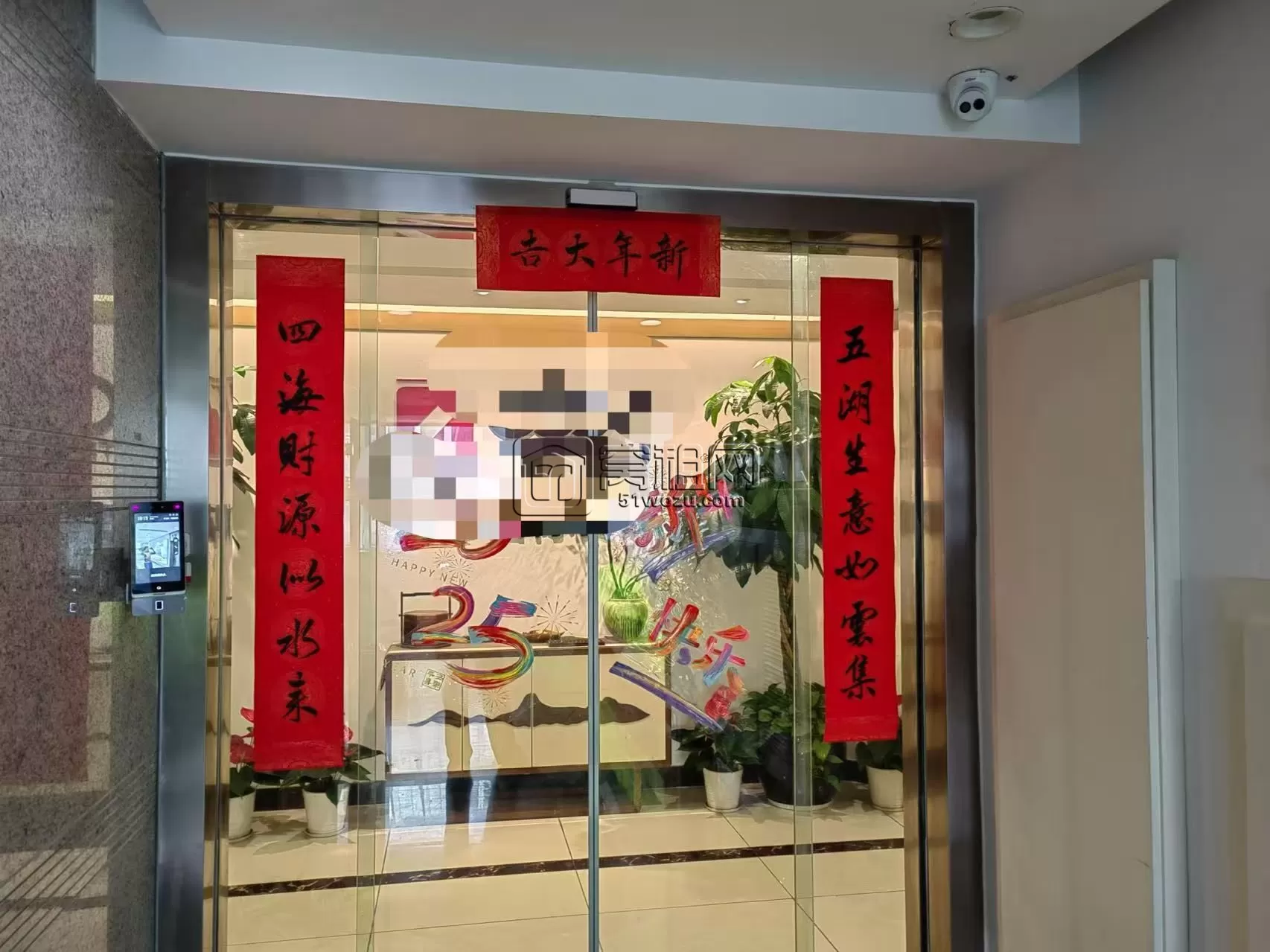 鄞州区7号线地铁站出口写字楼新天地大厦707平米办公室出租单价1.1元