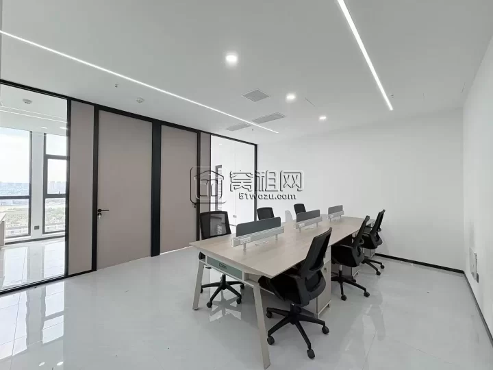 银亿东岸B座100平，全新装修，两个隔间，看江，带全套家具
