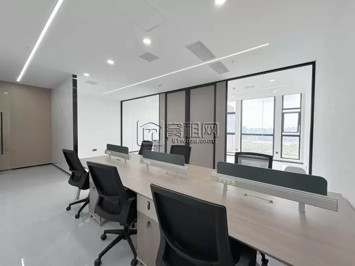 银亿东岸B座100平，全新装修，两个隔间，看江，带全套家具